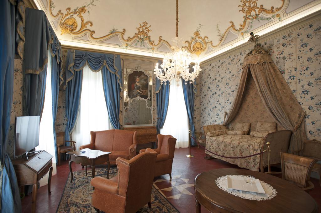 Hotel Castello Di Guarene Zimmer foto