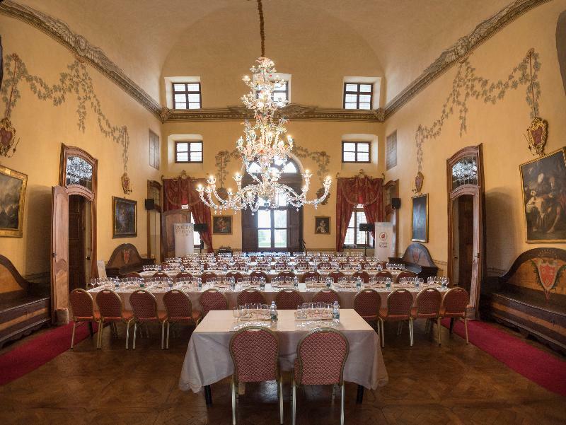 Hotel Castello Di Guarene Exterior foto